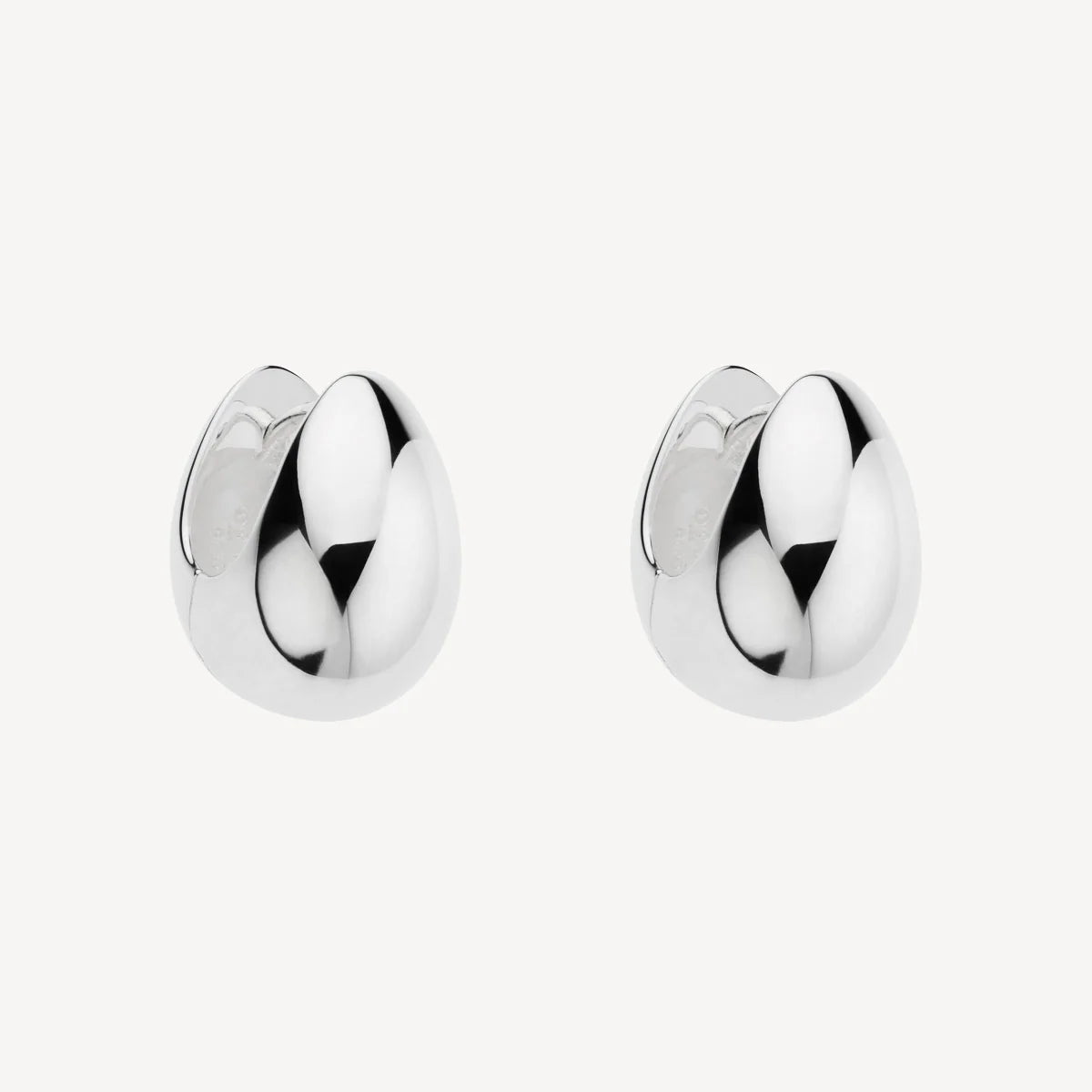 Najo Mode Huggie Earrings #
