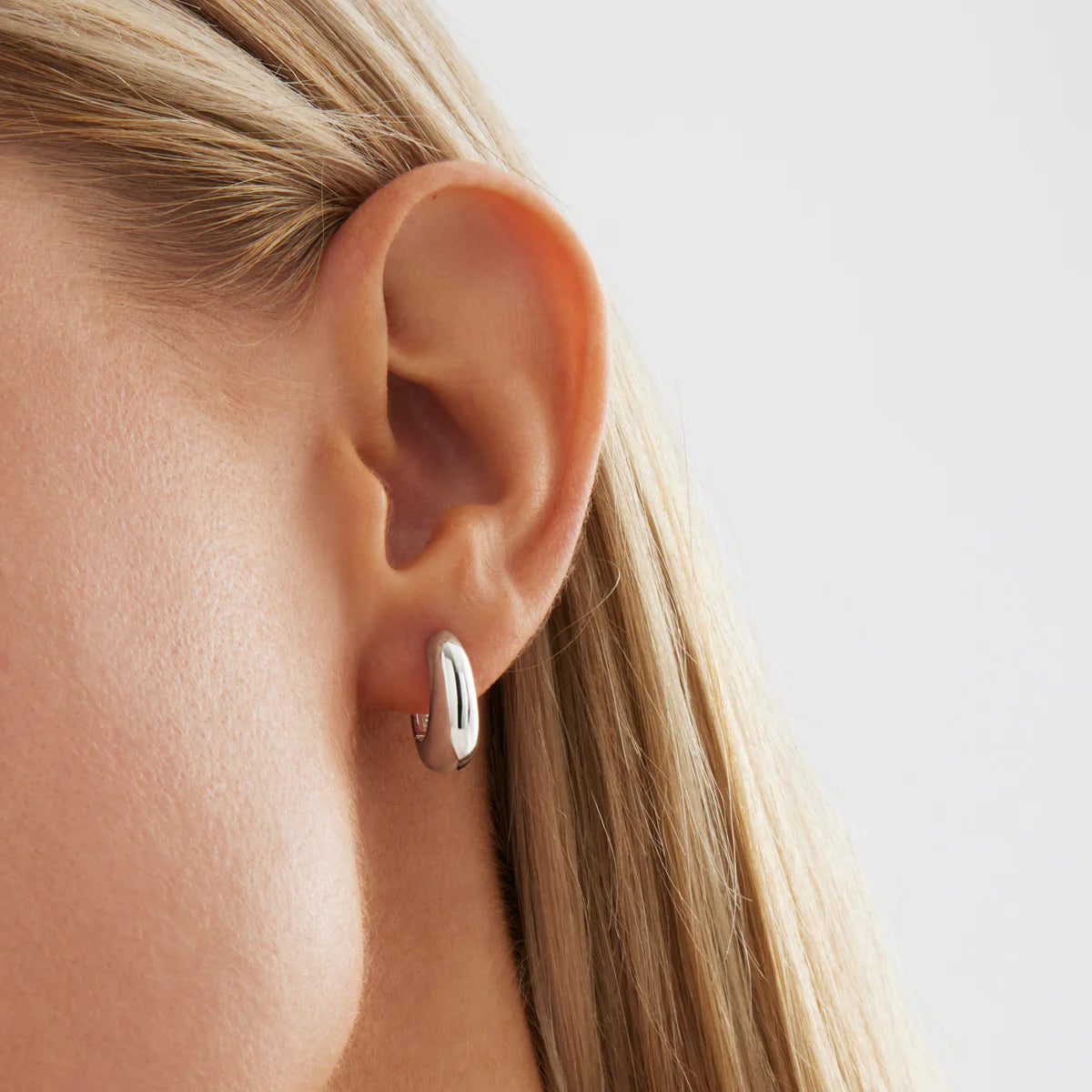 Najo Arco Huggie Earrings #25353
