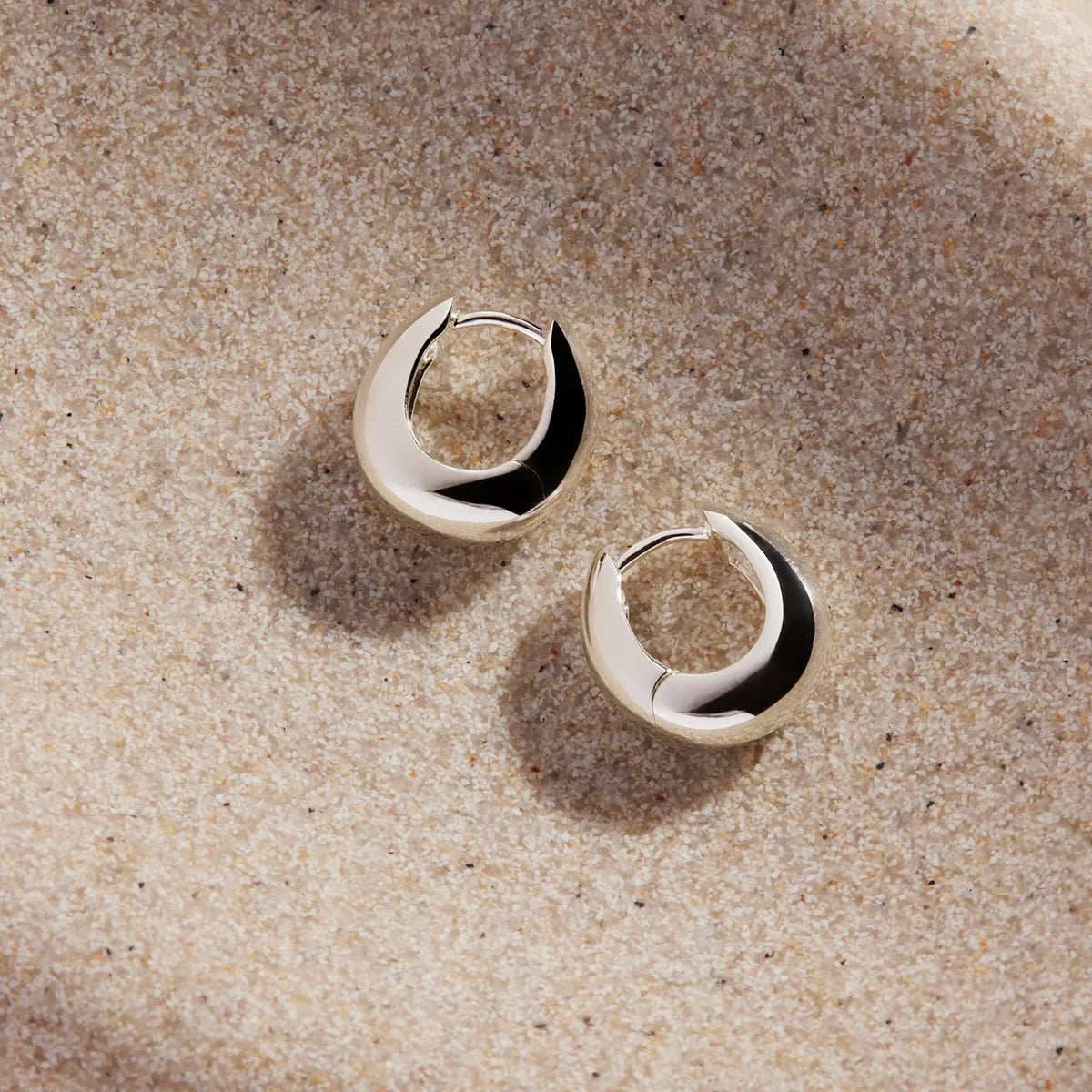 Najo Arco Huggie Earrings #25353