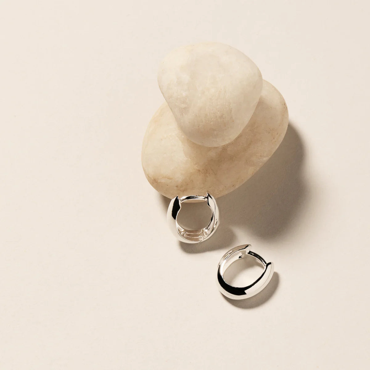 Najo Hug Me Earring # 24453 #24454#25227#25228