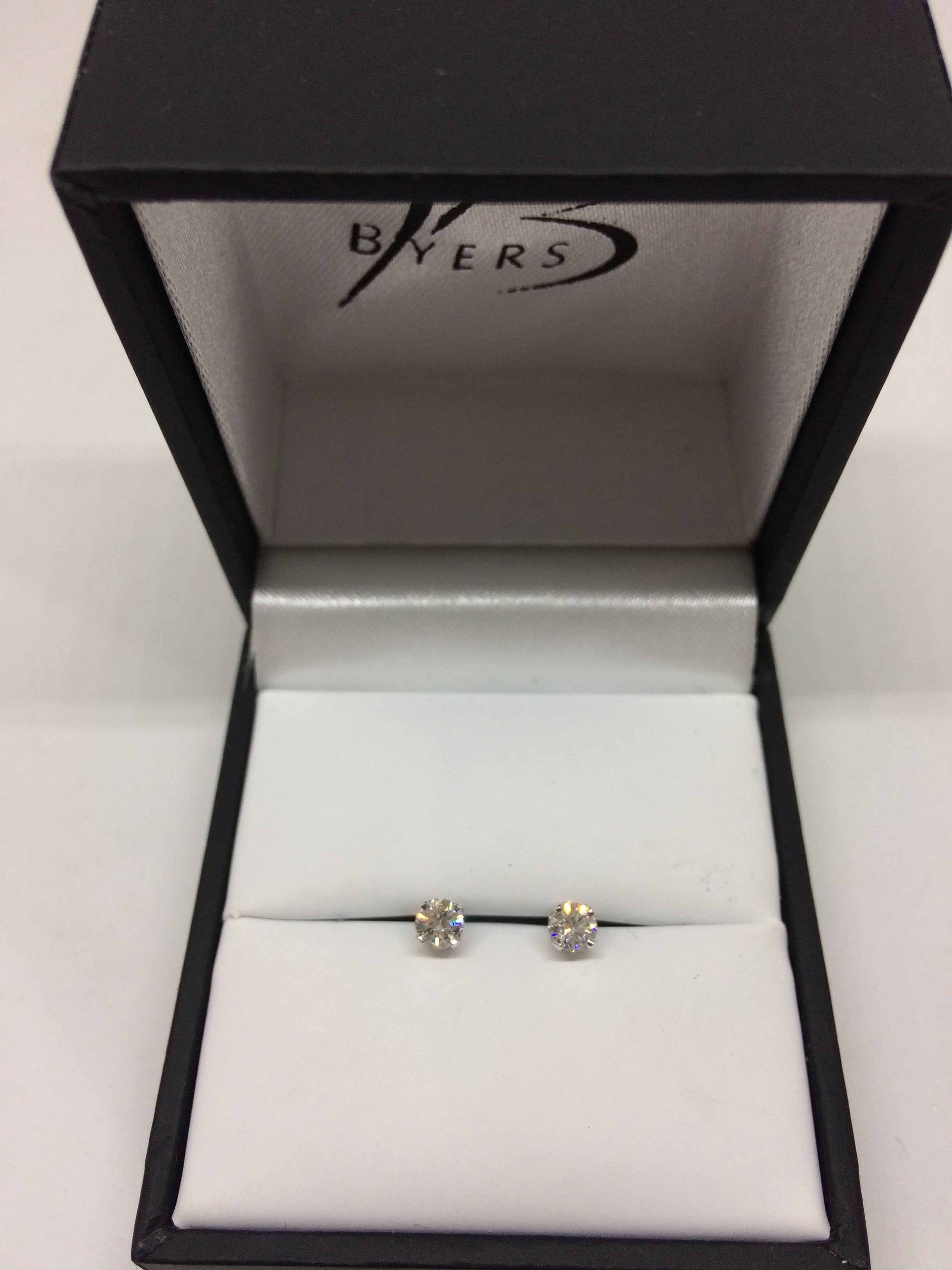 9ct White Gold 4 Claw Diamond Set #