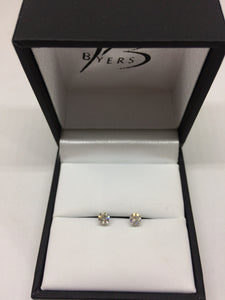 9ct White Gold 4 Claw Diamond Set #