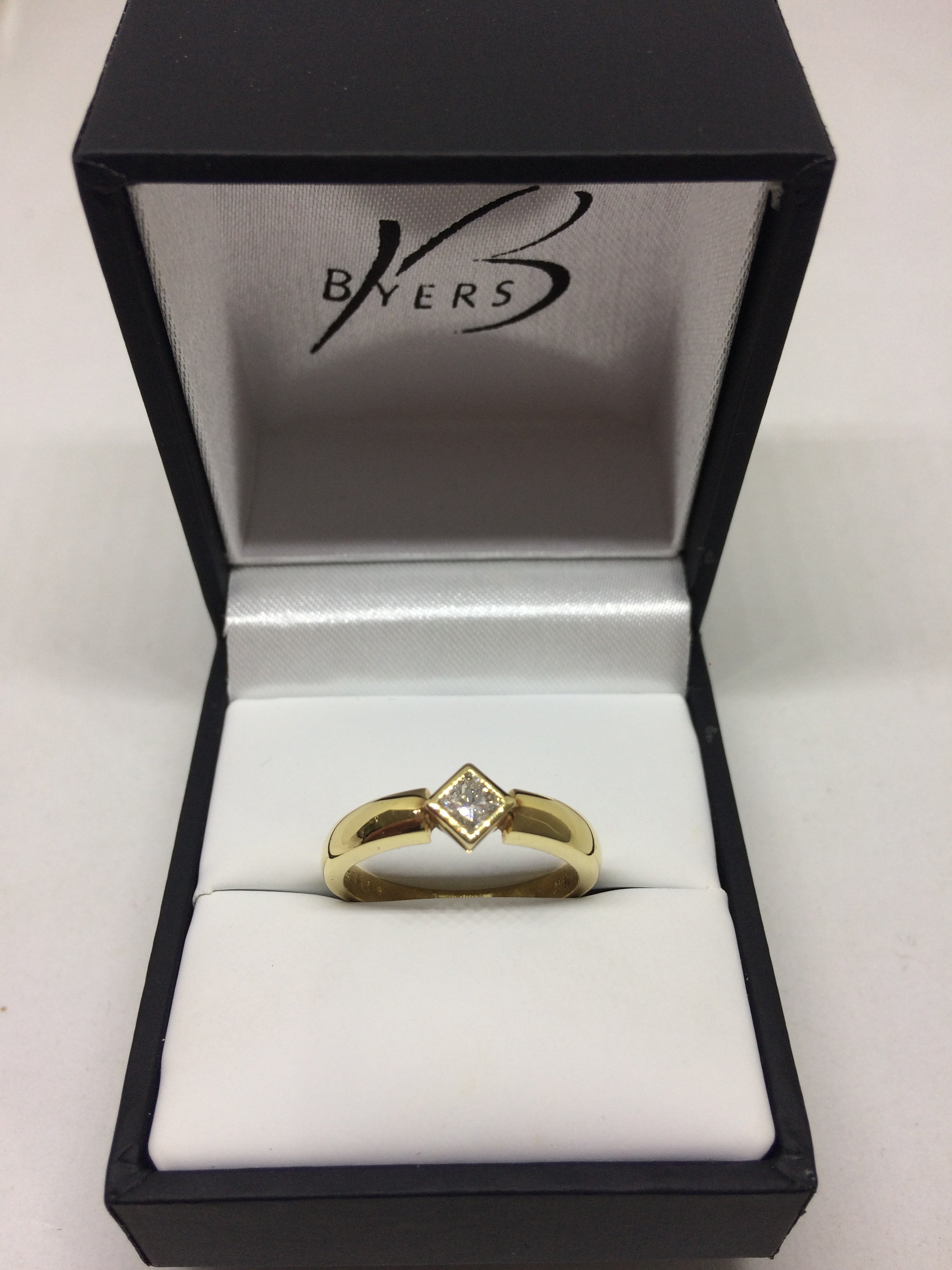 18ct Yellow Gold Rub Over Style Princess Cut Diamond Engagement Ring #6246