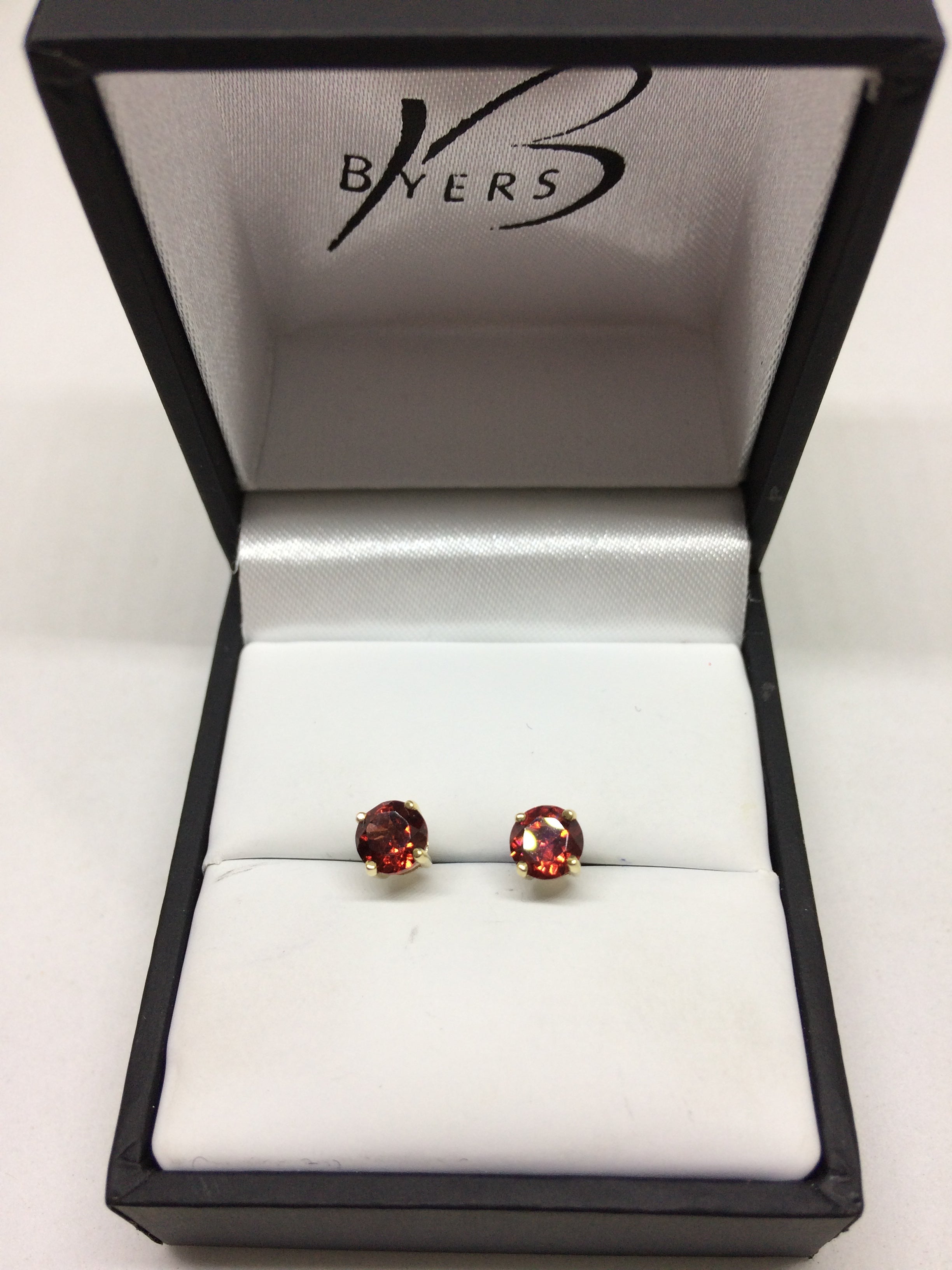 9ct Yellow Gold Garnet Claw Stud Earrings #22345