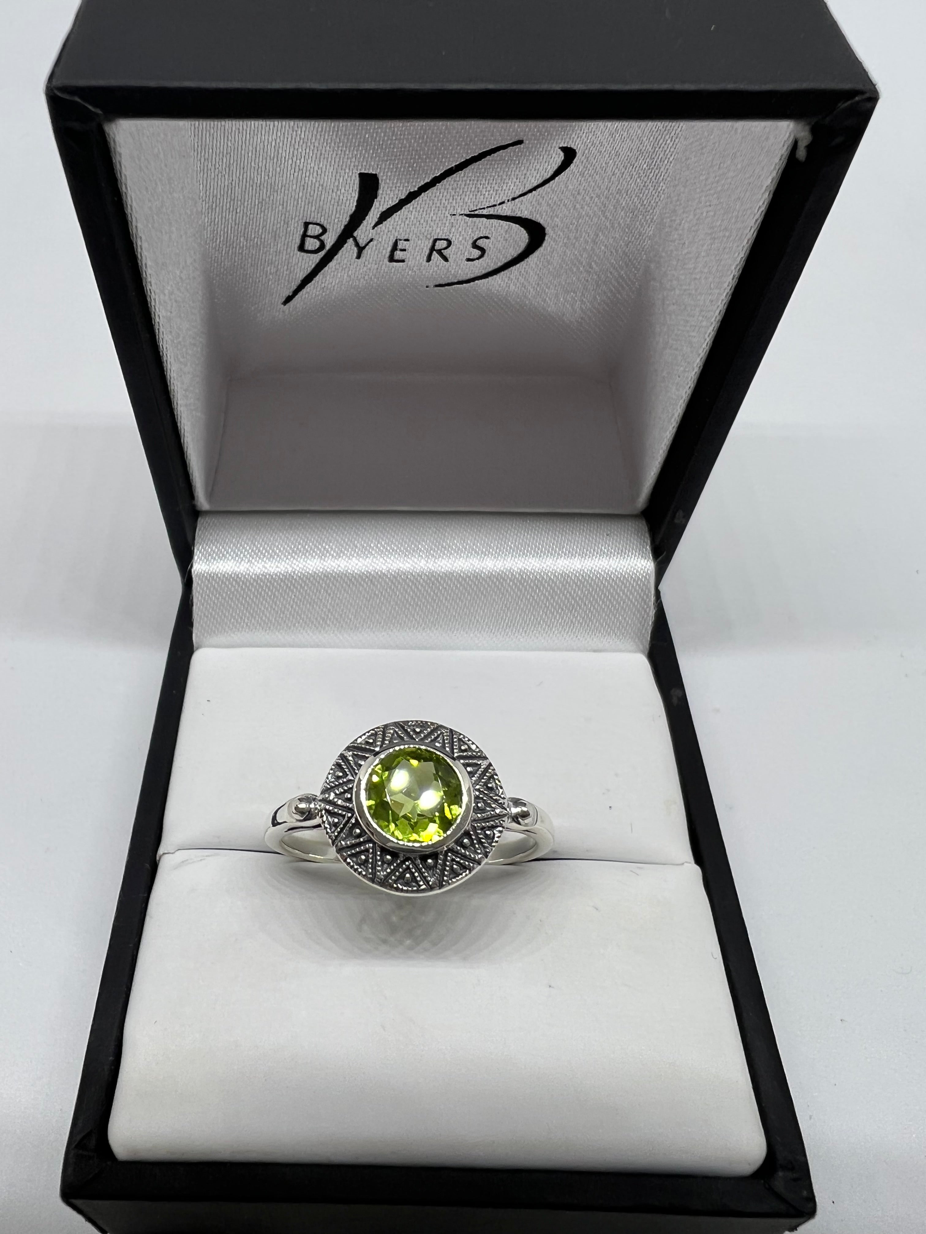 Sterling Silver Antique Style Round Peridot Ring #