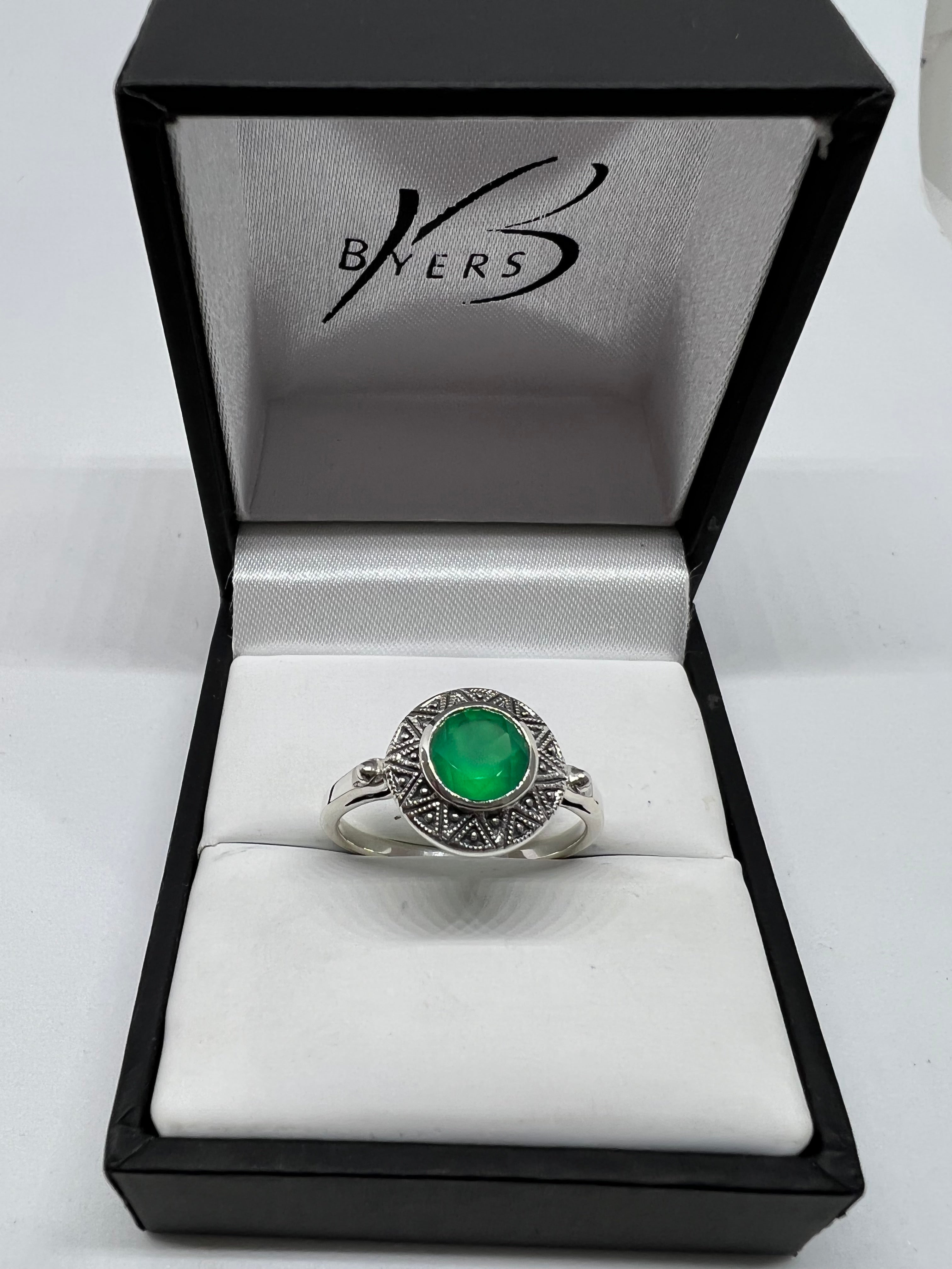 Sterling Silver Antique Style Round Green Agate Ring #
